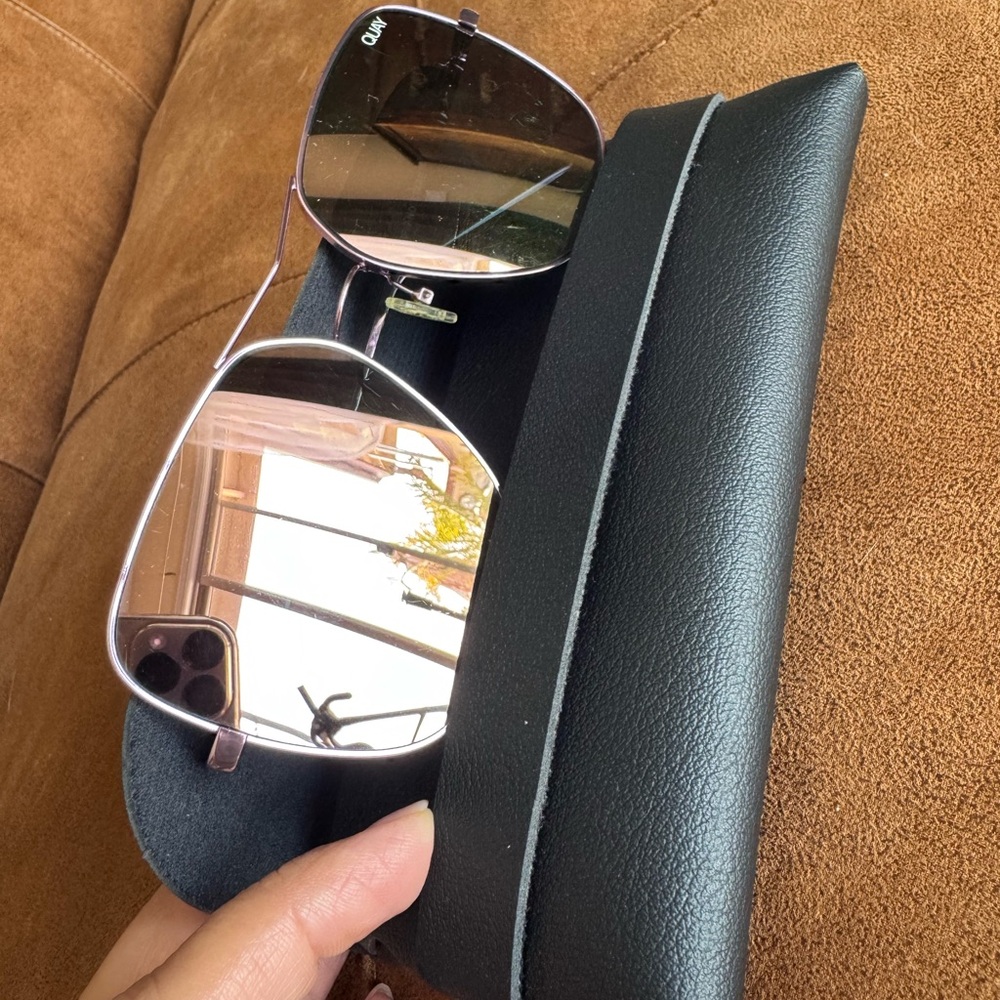 Quay Stylish Aviator Sunglasses with Case